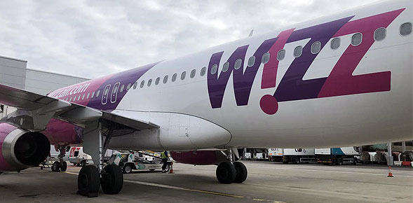 wizz air plane
