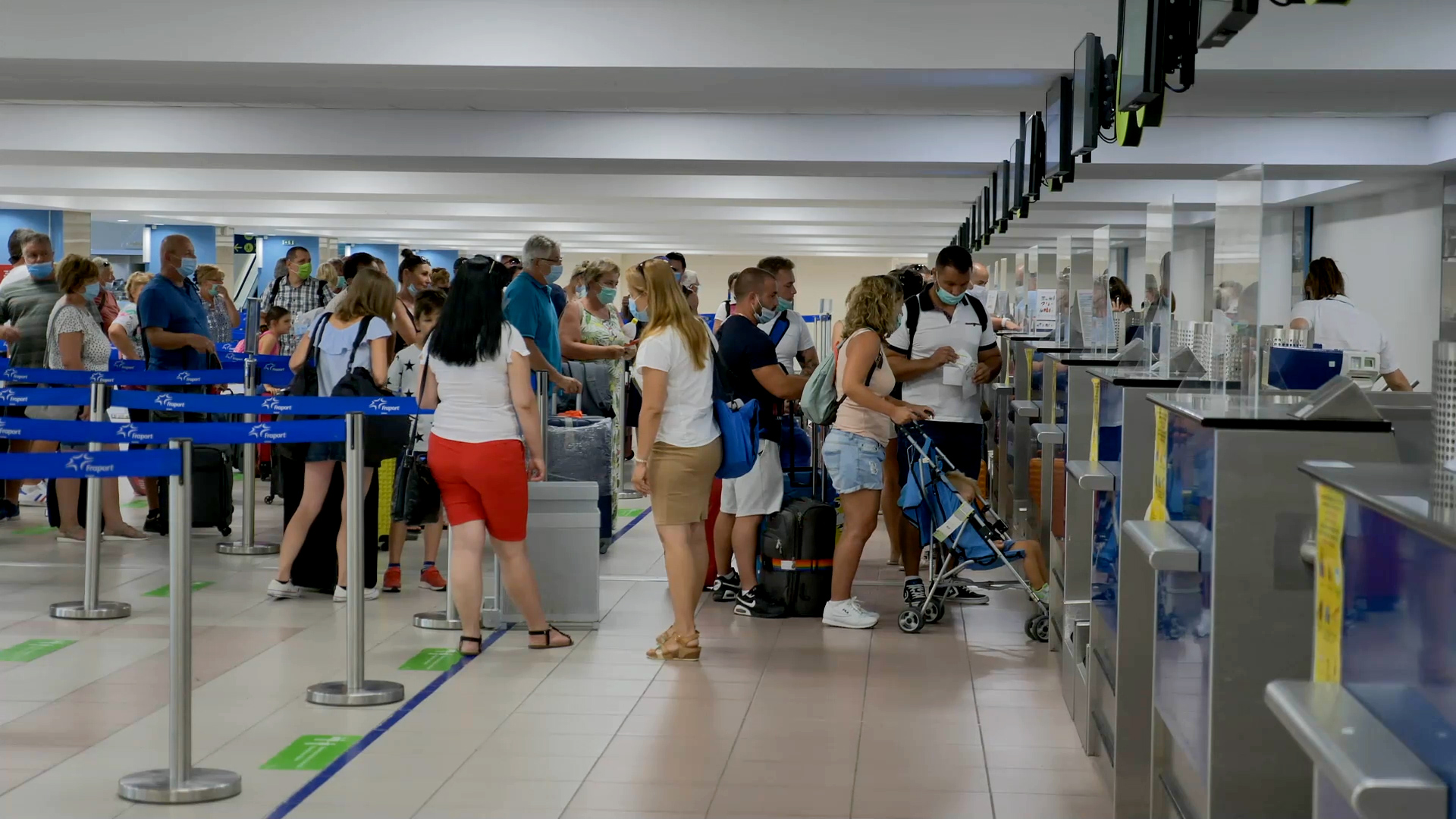 TOURISTS-GR AIRPORT